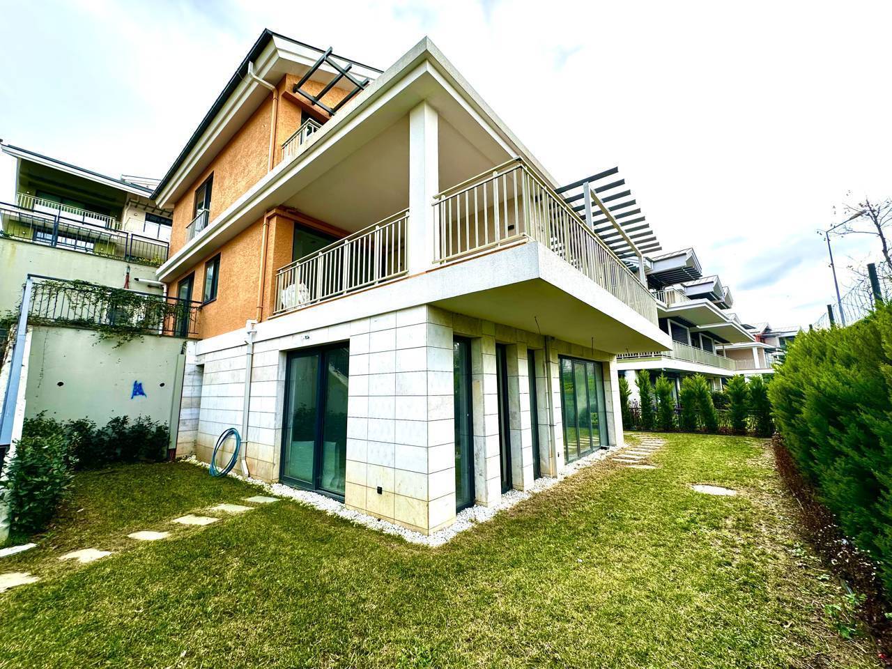 330m2 Büyük Bahçeli 5+2 Müstakil Villa