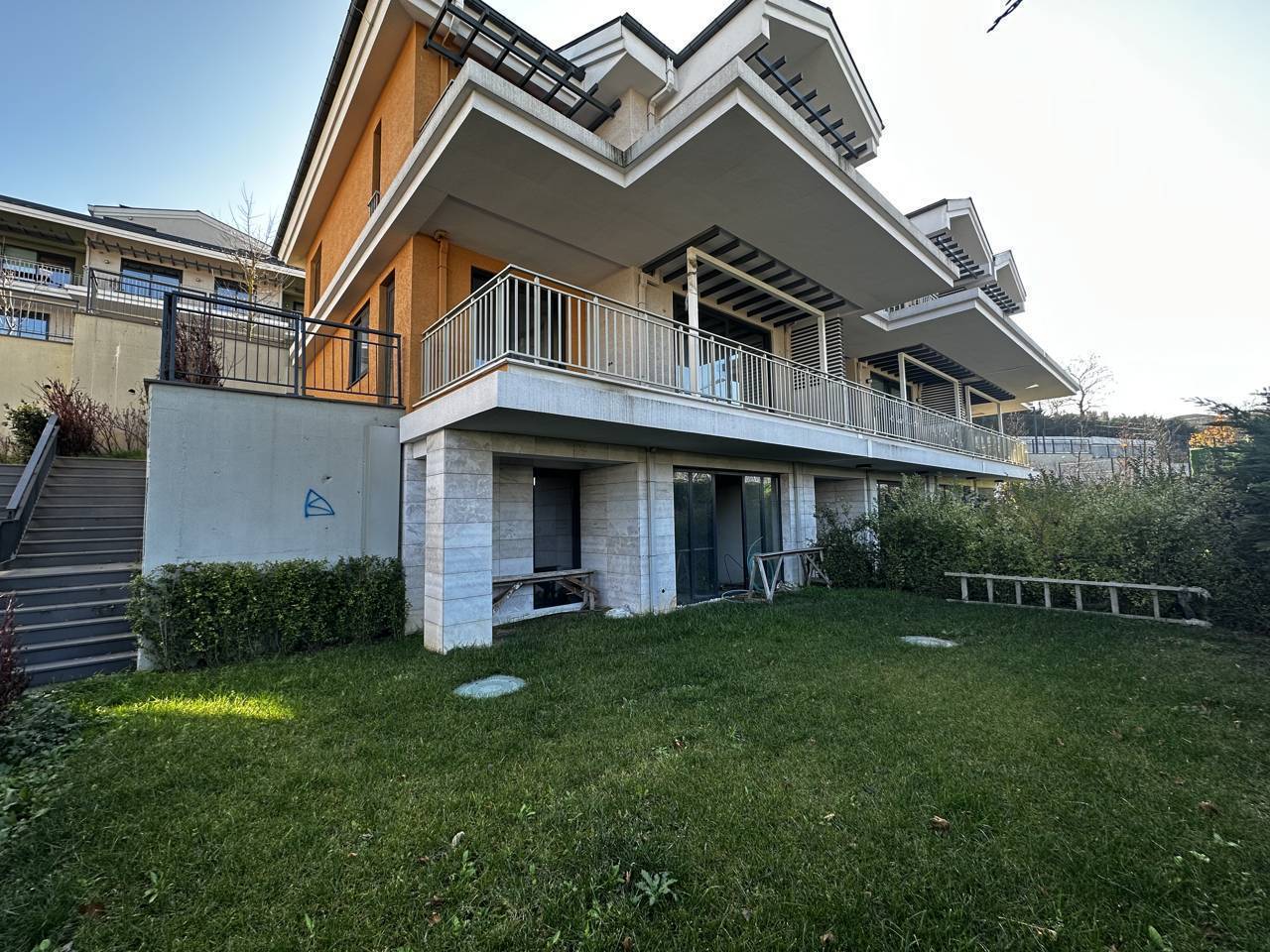 KÖY 3. Etap 5+1 Sıra Villa